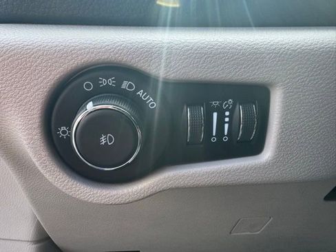 Used 2021 Chrysler Pacifica Limited image 22