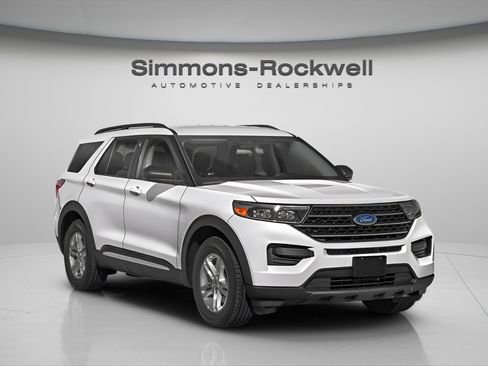 Used 2023 Ford Explorer XLT w/ Equipment Group 202A image 6
