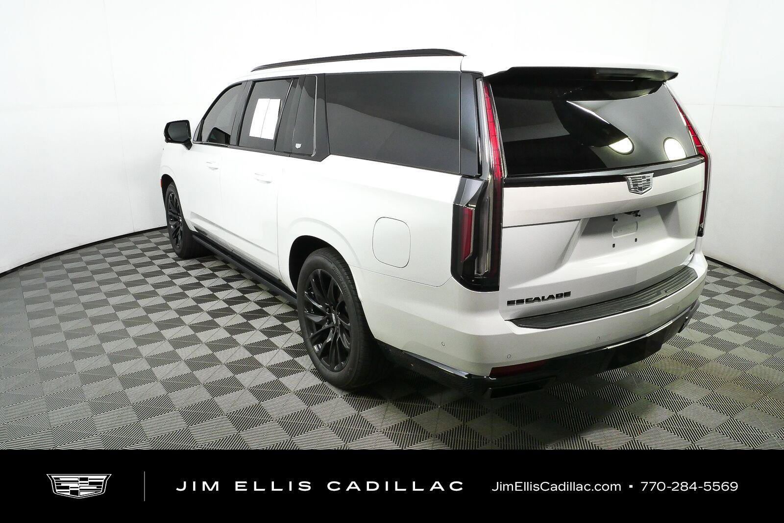 Used 2023 Cadillac Escalade ESV Sport Platinum w/ LPO, ONYX Package AWD/4WD image 26