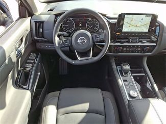 New 2025 Nissan Pathfinder SL w/ Black Appearance Package video 2