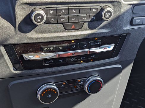 New 2024 Ford Explorer Base image 20