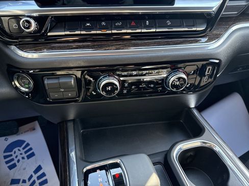 Used 2025 GMC Sierra 1500 Elevation image 20