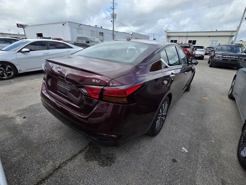 Used 2024 Nissan Altima 2.5 SV image 3