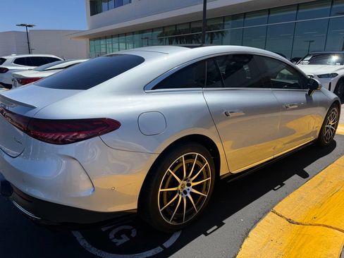 Used 2022 Mercedes-Benz EQS 580 4MATIC Sedan image 4