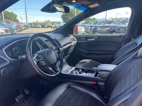 Used 2020 Ford Edge ST-Line w/ Cold Weather Package AWD/4WD image 4