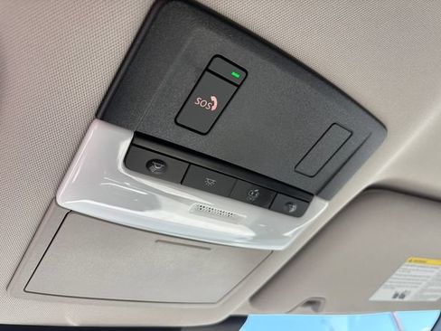 Used 2025 Nissan Pathfinder SL w/ Black Appearance Package FWD image 25