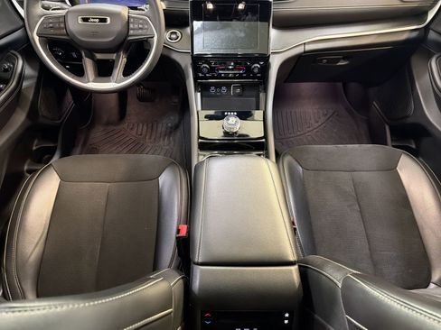 Used 2023 Jeep Grand Cherokee L Laredo image 22