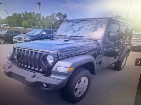 Used 2022 Jeep Wrangler Unlimited Sport AWD/4WD image 7