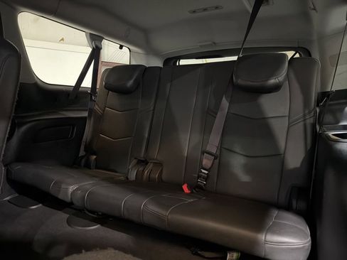 Used 2017 Cadillac Escalade ESV Luxury image 36