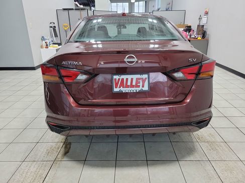 Used 2024 Nissan Altima 2.5 SV image 10
