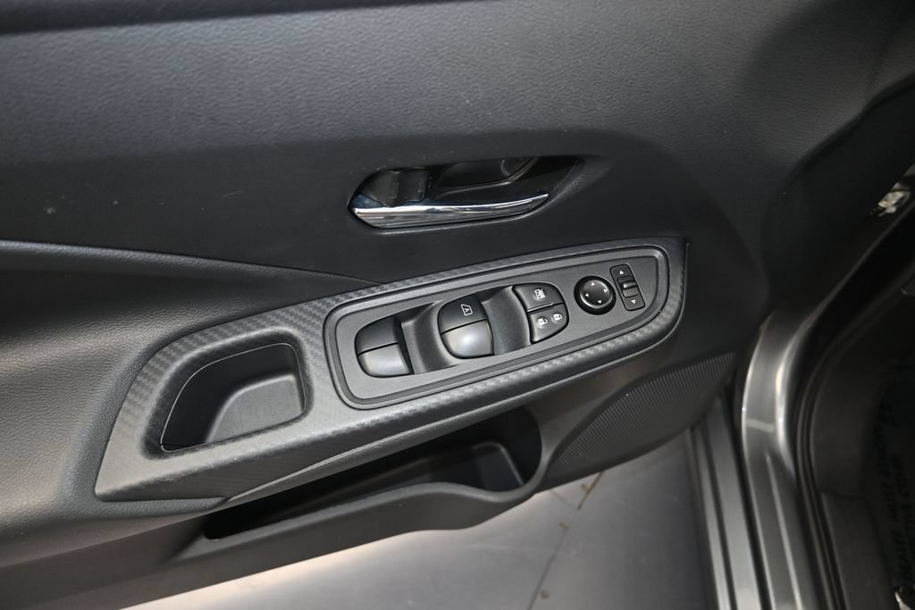 Used 2025 Nissan Versa SV FWD image 11