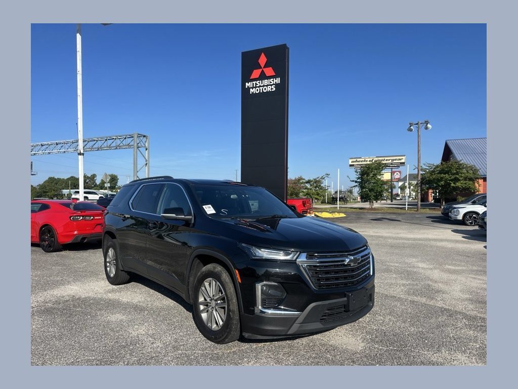 Used 2021 Chevrolet Traverse LT FWD image 1