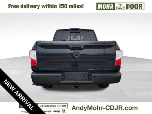 Used 2019 Nissan Titan SL w/ Midnight Edition image 6