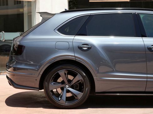 Used 2017 Bentley Bentayga AWD/4WD image 10
