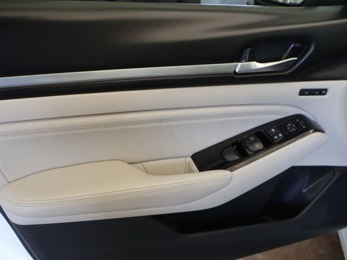 Used 2022 Nissan Altima 2.5 Platinum image 16