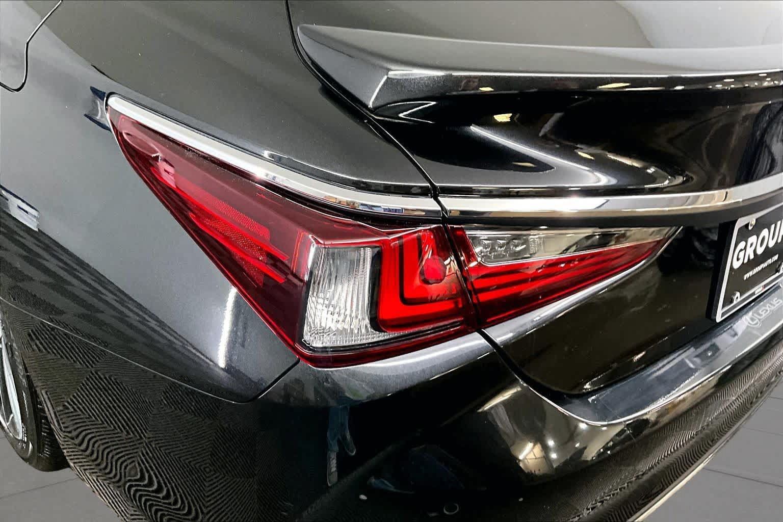 Used 2025 Lexus ES 300h w/ Premium Package FWD image 28