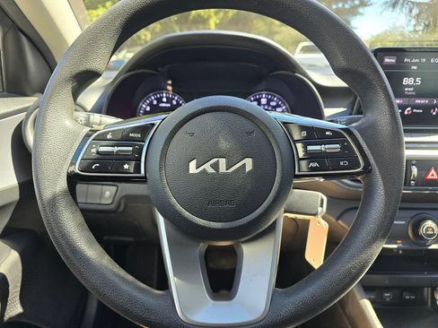Used 2022 Kia Forte LXS FWD image 14