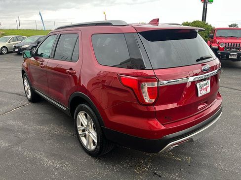 Used 2017 Ford Explorer XLT w/ Equipment Group 202A AWD/4WD image 6