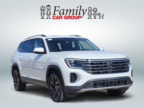 Used 2024 Volkswagen Atlas SE w/ Panoramic Sunroof Package image 4