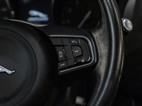 Used 2017 Jaguar F-PACE Premium image 16