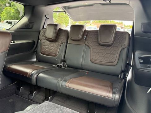 Used 2025 Nissan Armada Platinum w/ Convenience Package RWD image 16