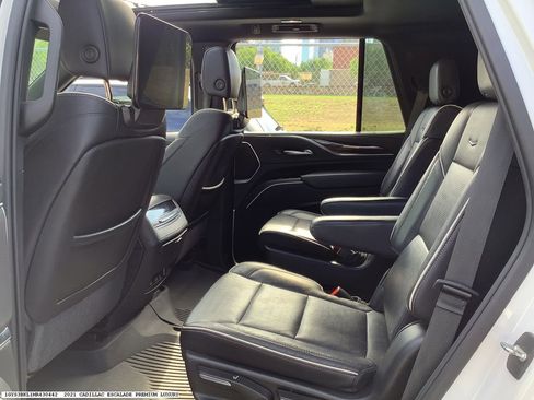 Used 2021 Cadillac Escalade Premium Luxury w/ LPO, Radiant Package RWD image 9