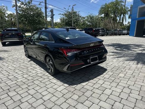 Used 2025 Hyundai Elantra SEL FWD image 32