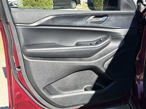 Used 2025 Jeep Grand Cherokee Altitude image 22