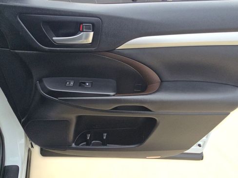 Used 2018 Toyota Highlander XLE image 27