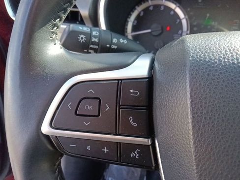 Used 2023 Toyota Highlander XLE FWD image 18