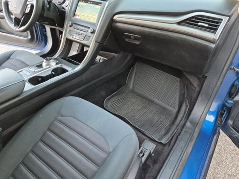 Used 2017 Ford Fusion SE w/ Fusion SE Technology Package FWD image 28
