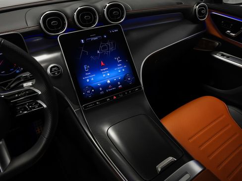 Used 2024 Mercedes-Benz GLC 300 image 39