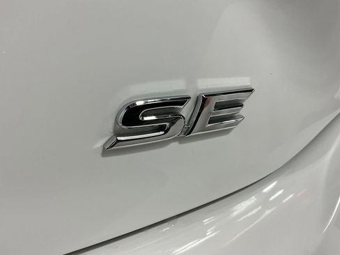Used 2025 Toyota Camry SE FWD image 9
