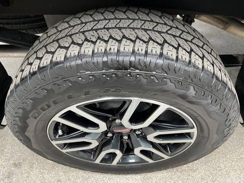 Used 2024 GMC Sierra 1500 AT4 w/ Technology Package AWD/4WD image 16
