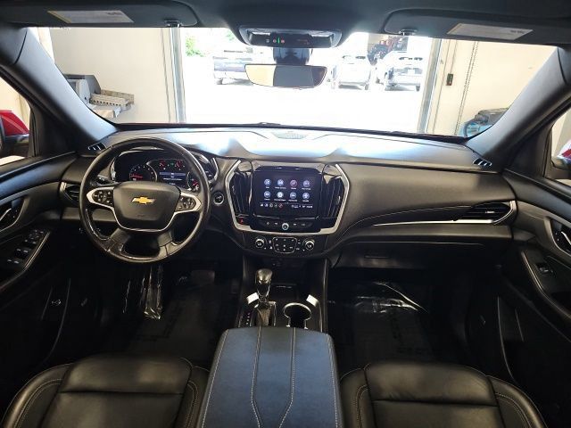 Used 2022 Chevrolet Traverse LT w/ LT Premium Package AWD/4WD image 32