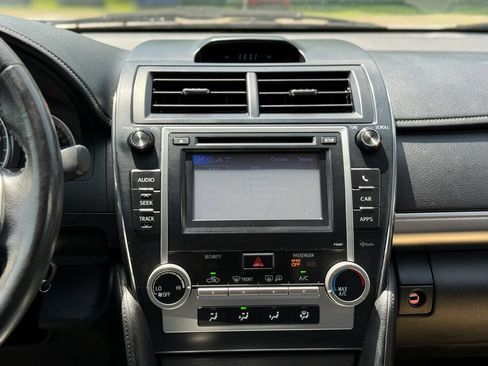 Used 2012 Toyota Camry SE FWD image 16