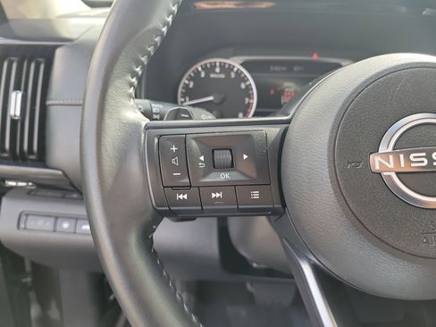 Used 2025 Nissan Pathfinder SV FWD image 31