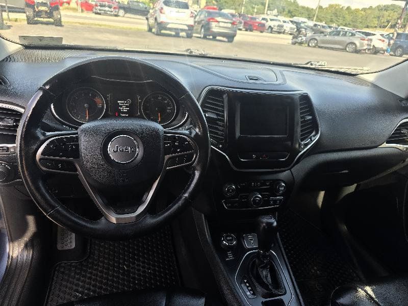 Used 2020 Jeep Cherokee Latitude Plus AWD/4WD image 8