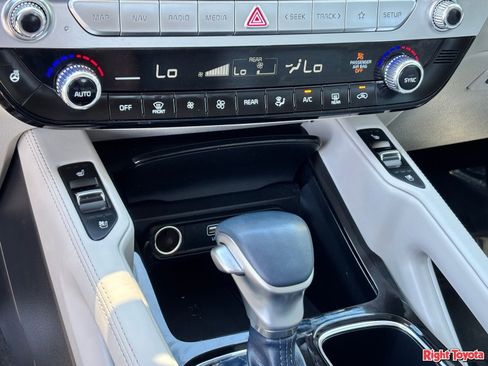 Used 2024 Kia Telluride EX w/ EX Captain's Chair Package AWD/4WD image 28