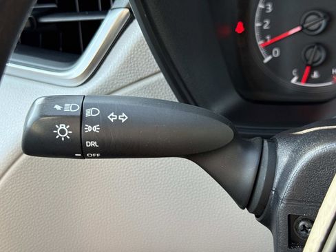 Used 2022 Toyota Corolla Cross L image 9