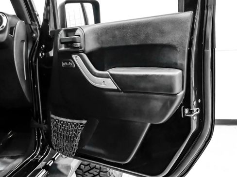 Used 2015 Jeep Wrangler Unlimited Sahara w/ Connectivity Group image 46