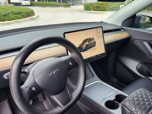 Used 2022 Tesla Model Y Long Range AWD/4WD image 15