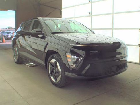Certified 2024 Hyundai Kona SE FWD image 3
