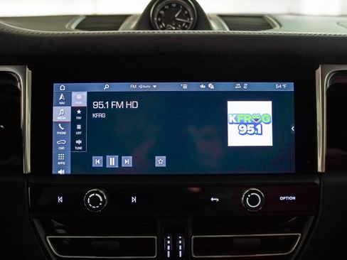 Certified 2025 Porsche Macan image 22