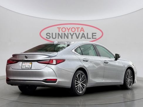Used 2025 Lexus ES 300h w/ Premium Package image 3