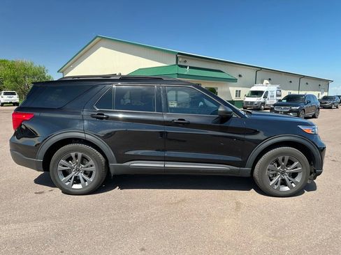 Used 2021 Ford Explorer XLT w/ Equipment Group 202A AWD/4WD image 35