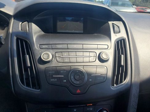 Used 2018 Ford Focus SE FWD image 21