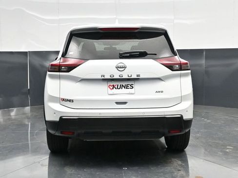 Used 2025 Nissan Rogue SV AWD/4WD image 12