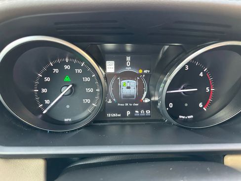 Used 2016 Land Rover Range Rover Sport HSE image 28