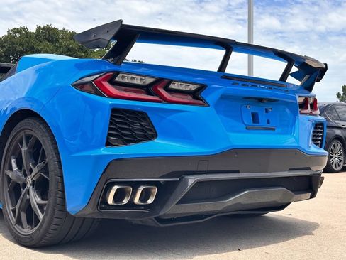Used 2021 Chevrolet Corvette Stingray Premium Conv w/ Z51 Performance Package RWD image 4
